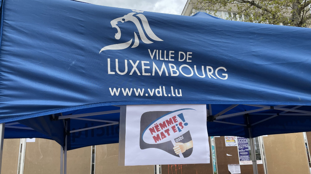 Logo Ville de Luxembourg und Nëmme mat Eis!
