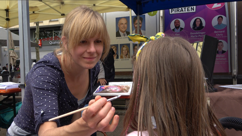 Sandra beim Facepainting